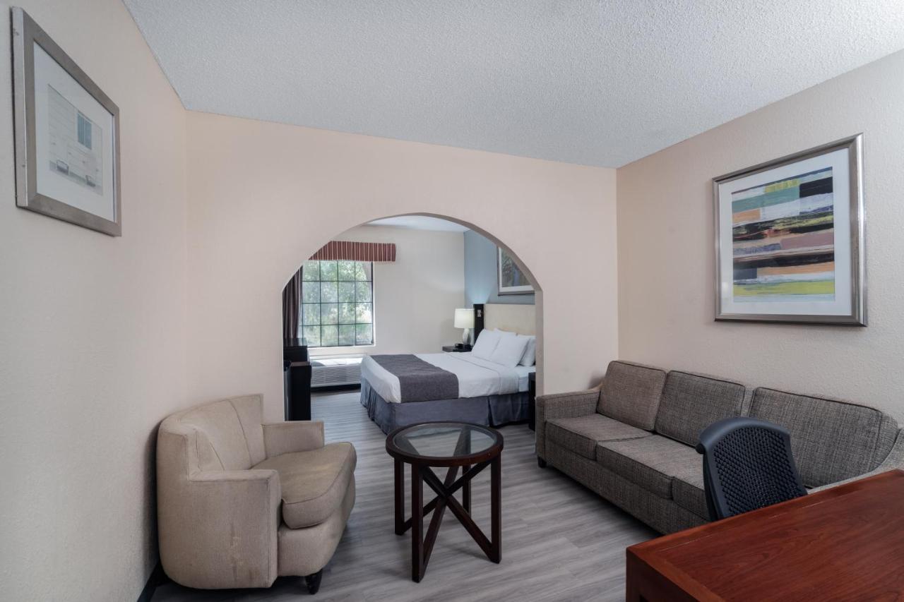 Baymont By Wyndham Hinesville Fort Stewart Area Экстерьер фото