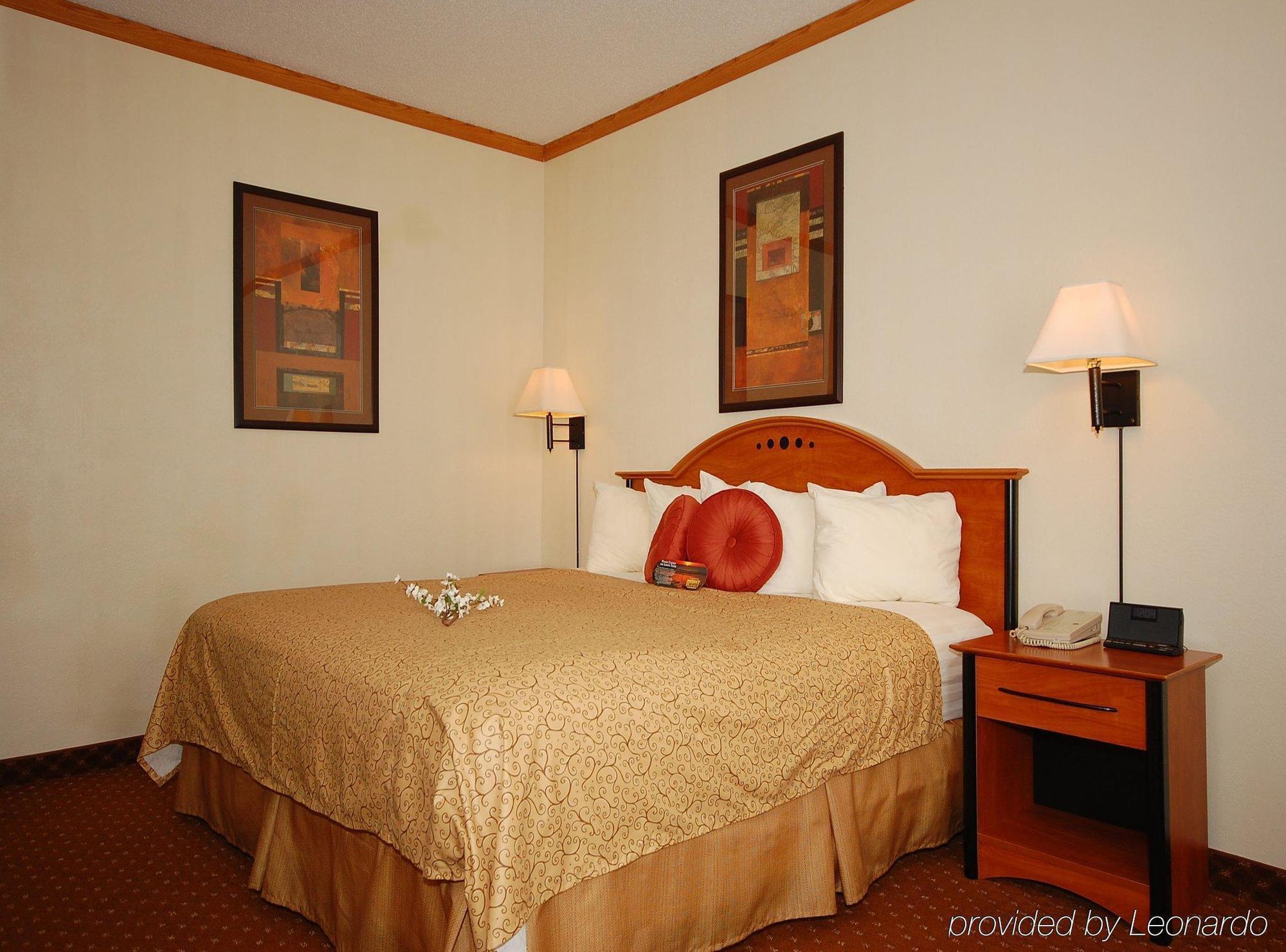 Baymont By Wyndham Hinesville Fort Stewart Area Номер фото