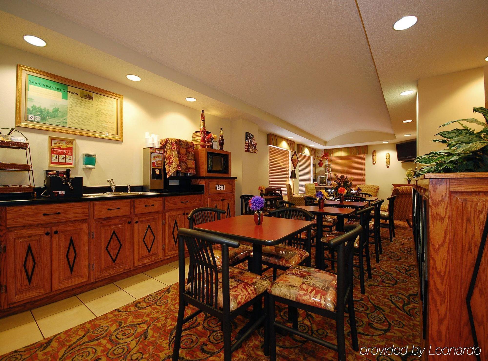 Baymont By Wyndham Hinesville Fort Stewart Area Ресторан фото