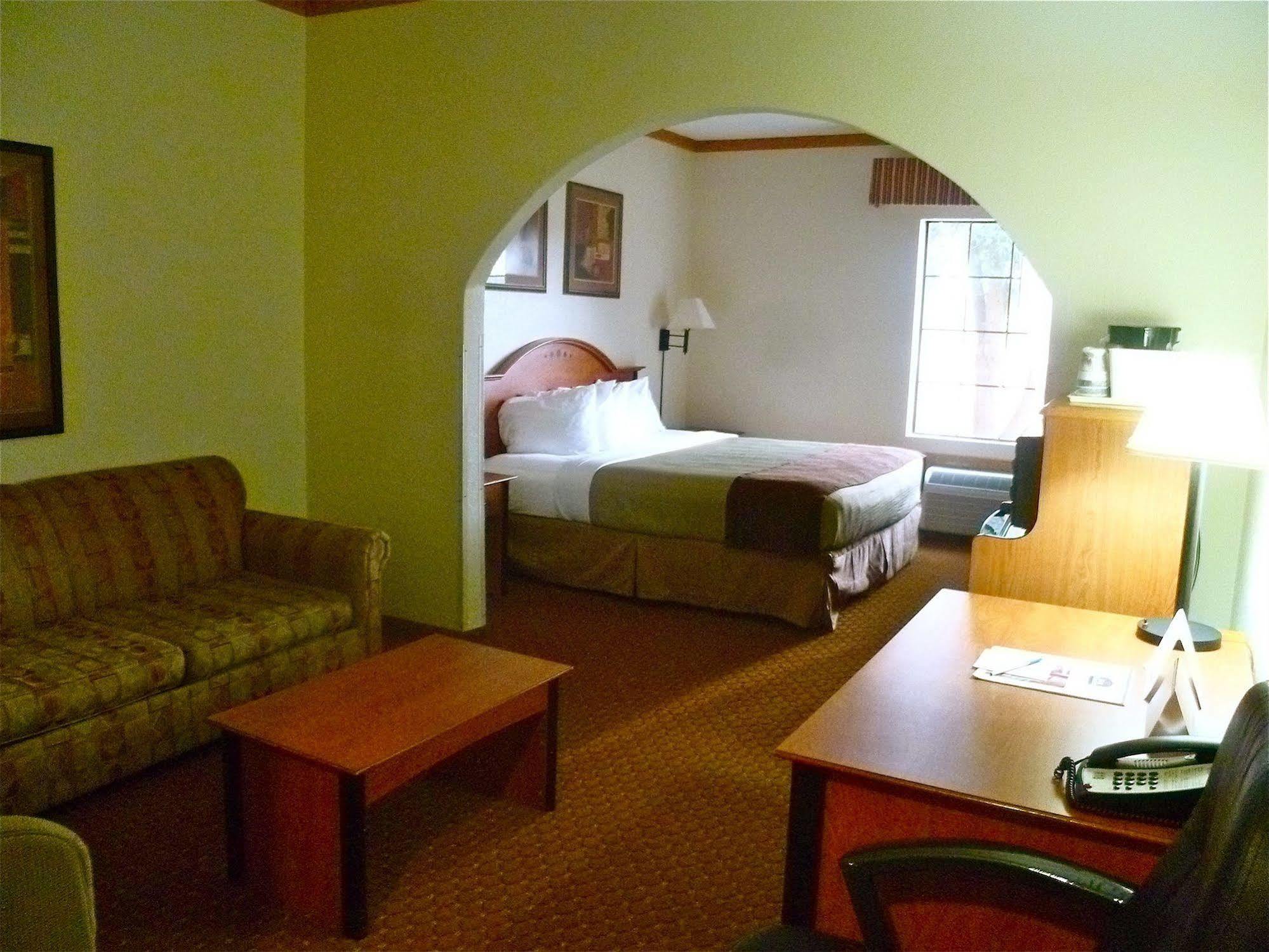 Baymont By Wyndham Hinesville Fort Stewart Area Экстерьер фото